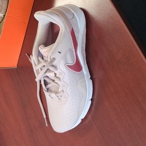 Nike Legend Essential 2